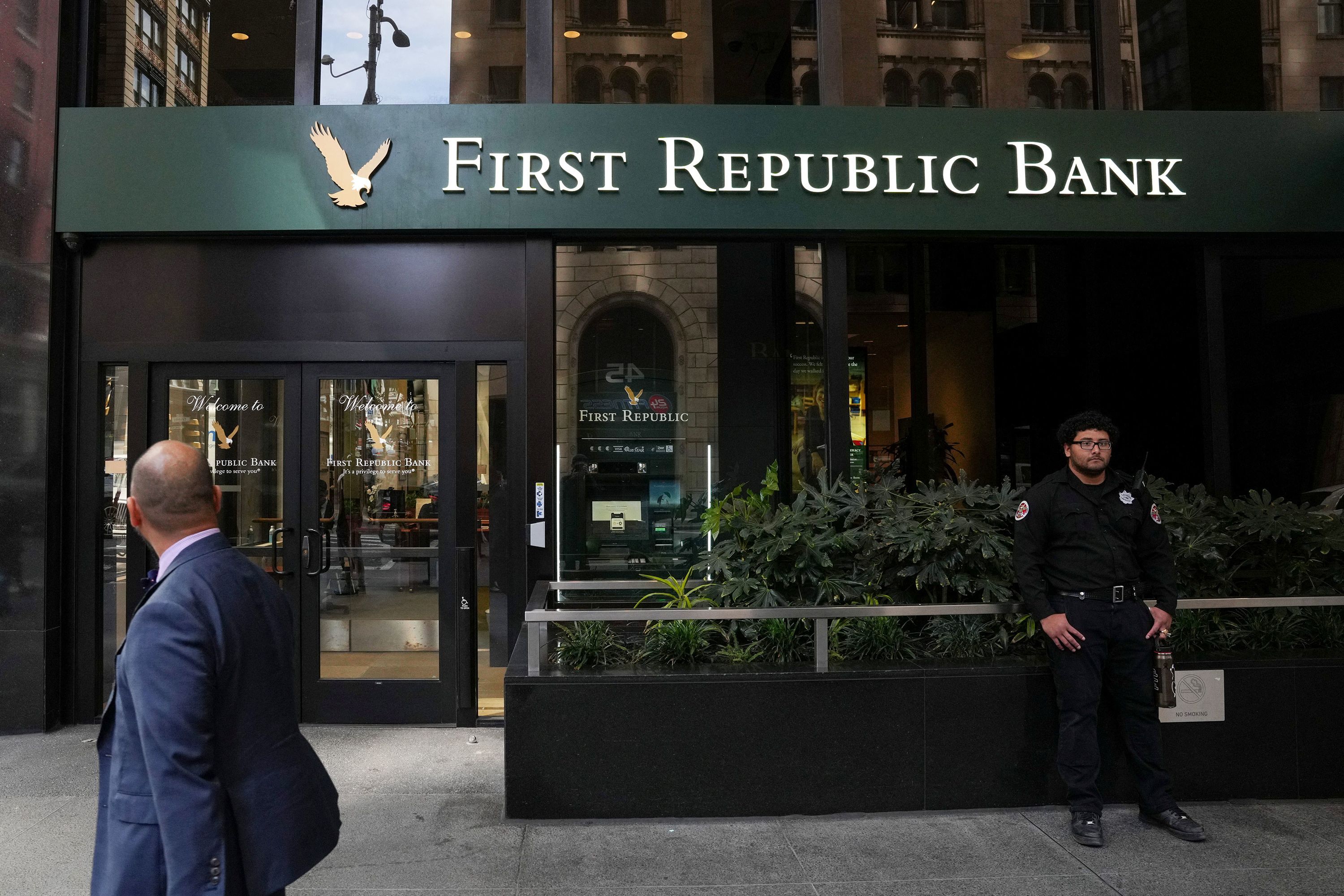 Big banks are bidding for troubled First Republic as FDIC deadline looms |  CNN Business