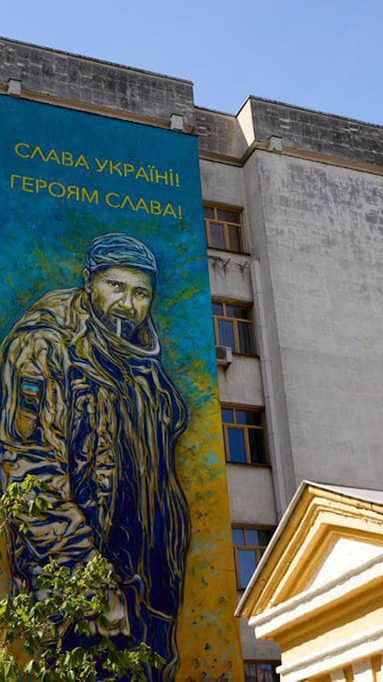 Glory to Ukraine': French artist C215 dedicates mural to executed ...
