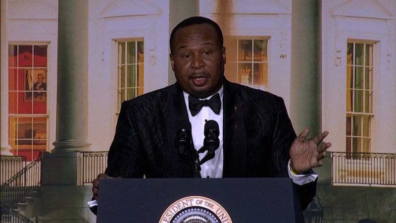 Watch: Roy Wood Jr. pokes fun at President Biden’s age  | CNN Politics