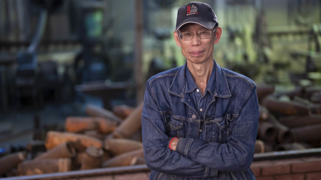 Maestro Wu Tseng-dong turns the remains of Chinese artillery shells fired on Kinmen into kitchen knives for tourists.