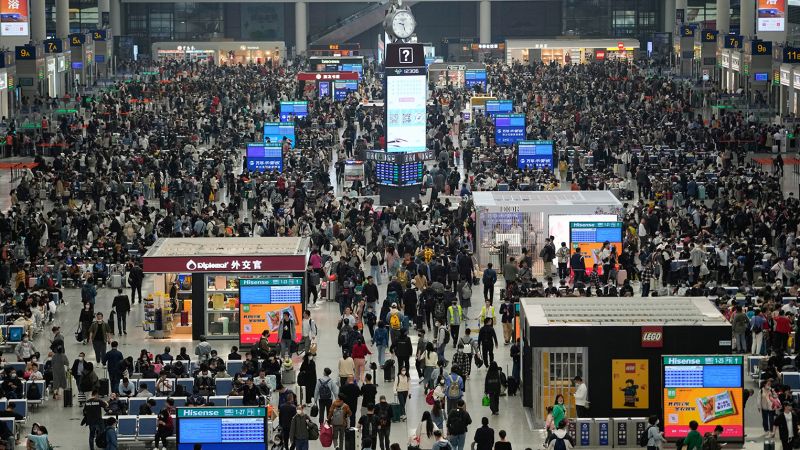 NextImg:China's Labor Day holiday domestic travel is set to exceed pre-pandemic levels | CNN Business