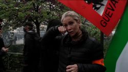 διαμαρτυρία melissa bell στο Παρίσι την Πρωτομαγιά