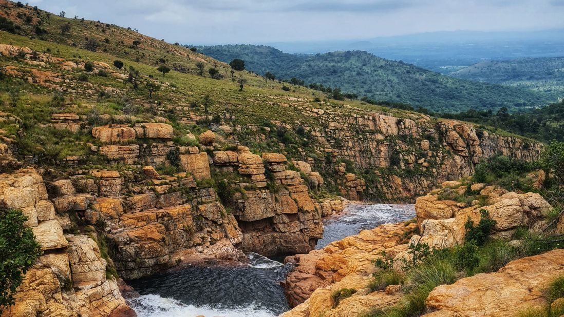 <strong>Kgaswane Summit Trail: </strong>This 16-mile route roves the rugged highlands of Kgaswane Mountain Reserve in the Magaliesberg Range.<br />
