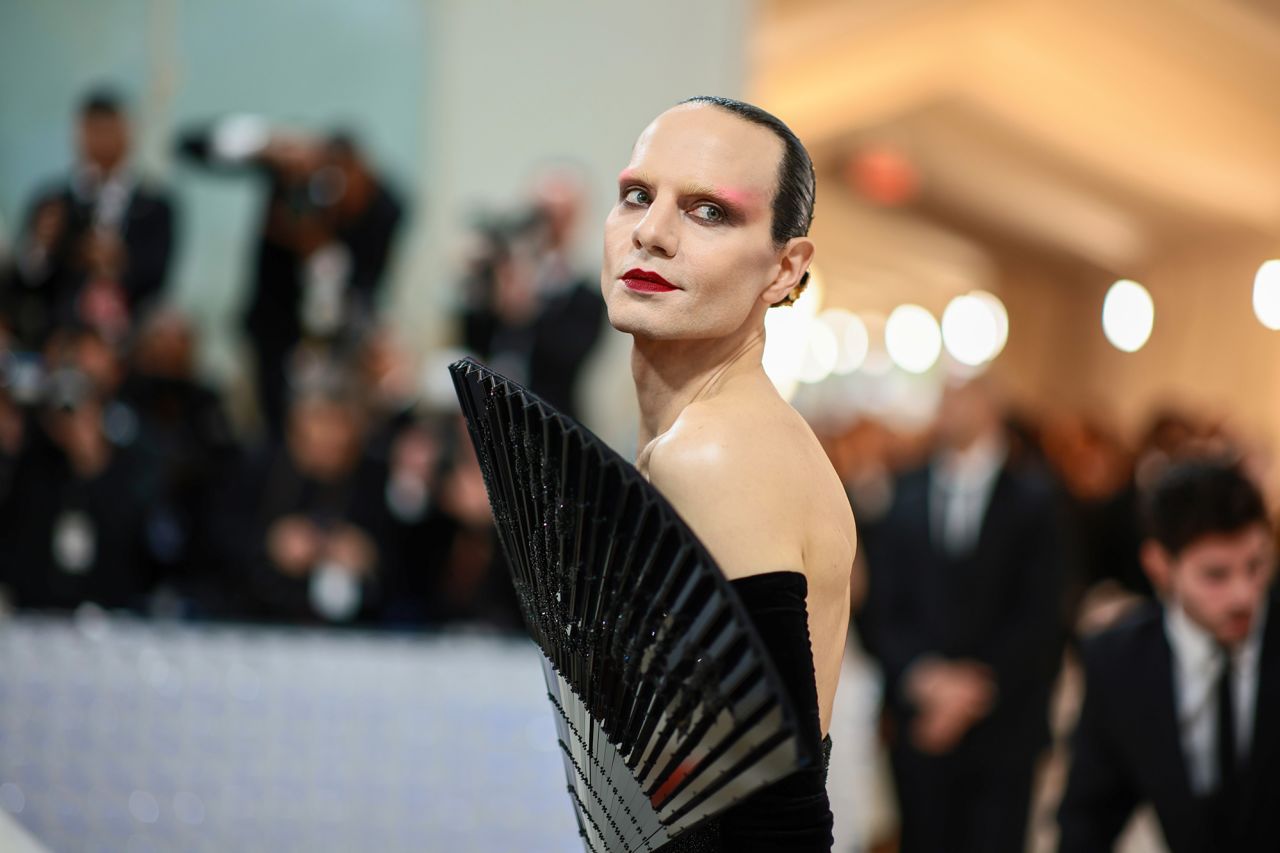 Broadway producer Jordan Roth paid homage to one of Lagerfeld's favorite accessories in this custom Schiaparelli look, with a giant fan-shaped bodice.