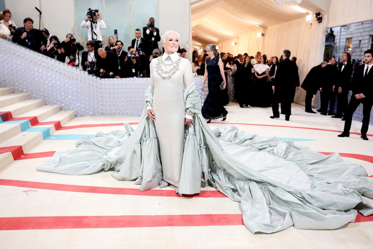 Glenn Close brought the drama in a custom Erdem gown made as a homage to Lagerfeld.
