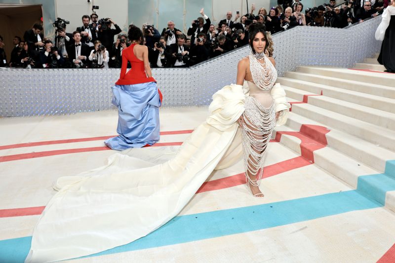 Kim Kardashian Square Black Gown 2019 Emmys Awards TCD8657  Fashion Red  carpet fashion Simple black dress