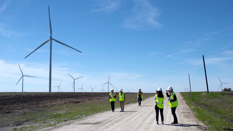 NextImg:More green investment hasn't softened red resistance on climate | CNN Politics