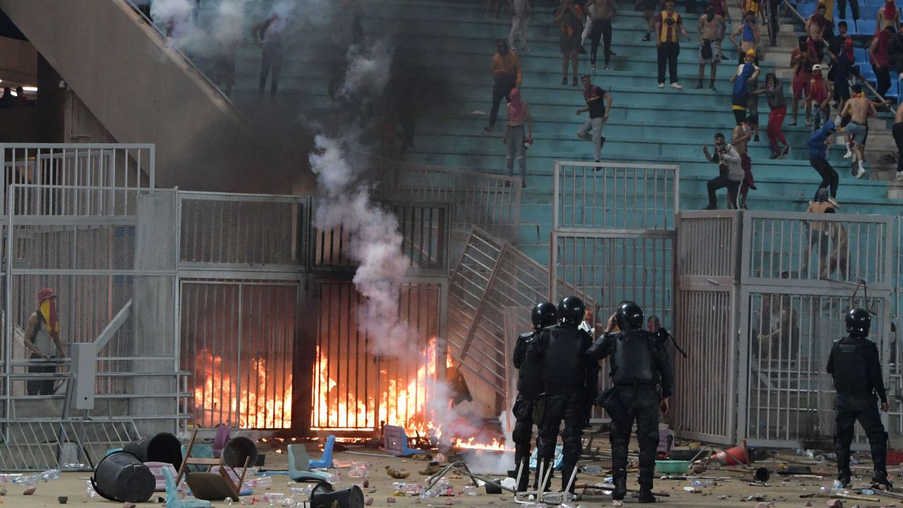 Esperance supporters clash with riot police during the CAF Champions League quarterfinal match between Esperance Sportive de Tunis and JS Kabylie.