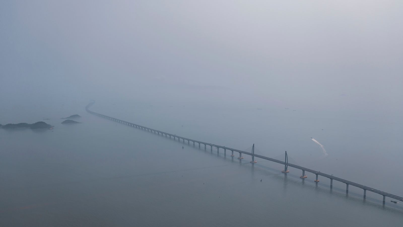 Möbius ring-inspired bridge to be built in China