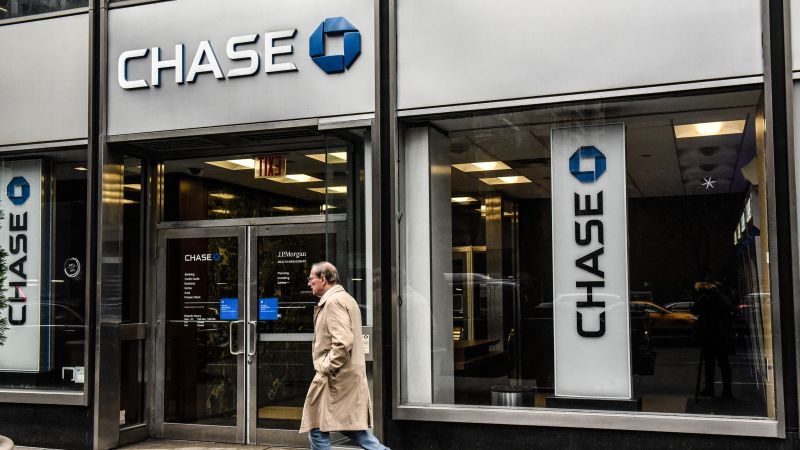 NextImg:JPMorgan could be the banking sector's biggest hero — or biggest risk | CNN Business