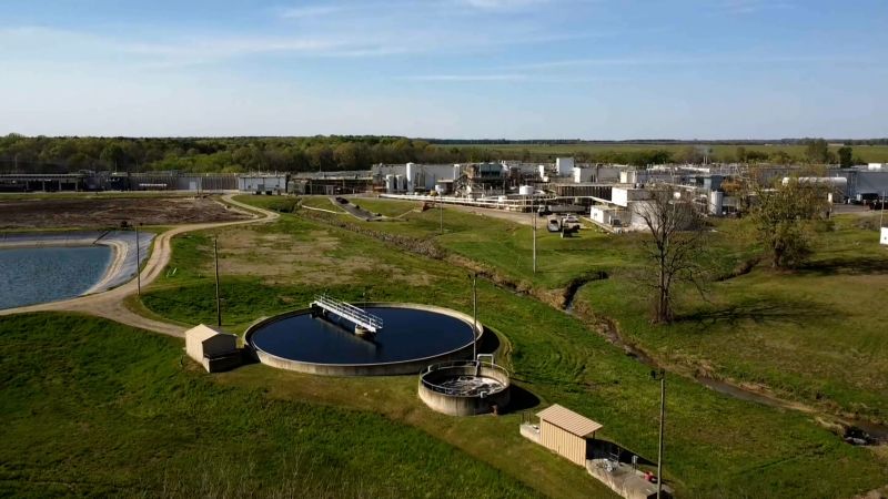 NextImg:Dangerous chemical leaks have injured workers at one of America's largest meat processors | CNN Business