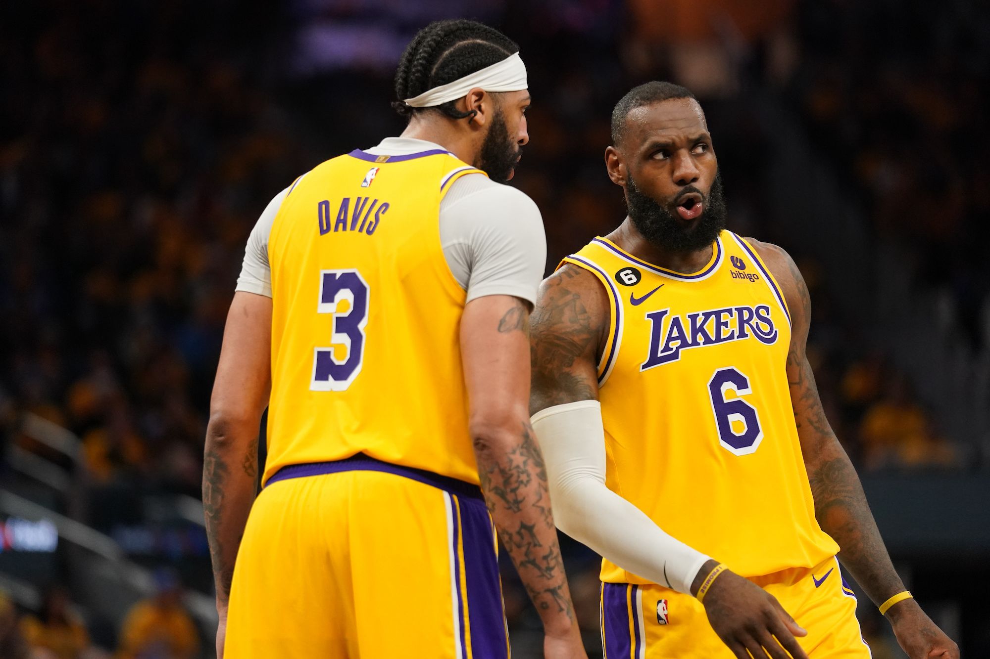 Anthony Davis scores 23 points as Lakers beat Warriors for seventh