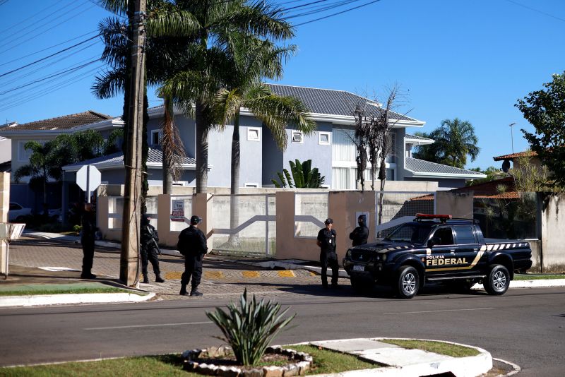 Brazilian Police Raid Former President Bolsonaro's Home, Arrest Former ...