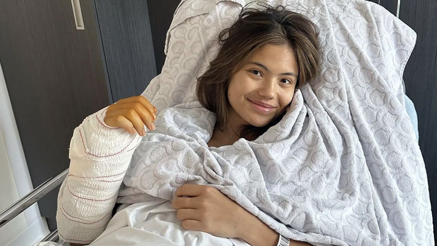 Emma Raducanu posted this picture of herself after surgery. 