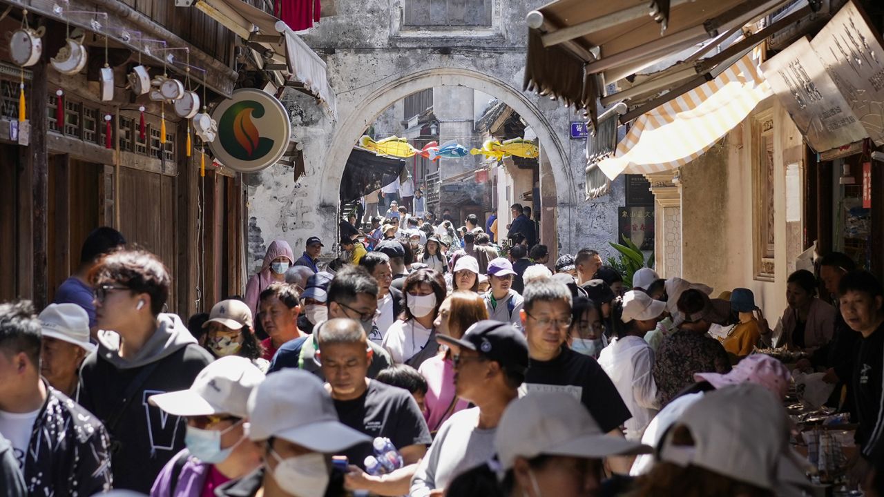 A sightseeing spot in China's coastal city of Ningbo is packed full of vistors.