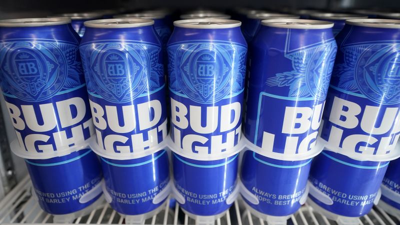 NextImg:It's 'too early' to asses any potential Bud Light backlash, Anheuser-Busch CEO says | CNN Business