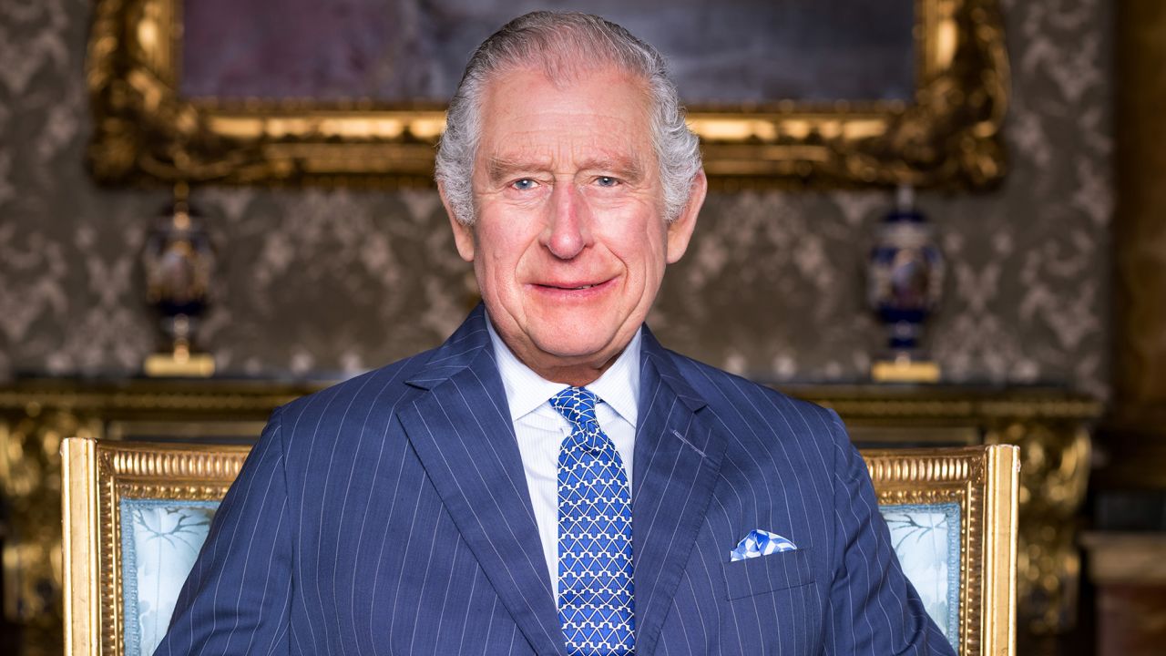 Una encuesta de CNN sugiere que las actitudes hacia la familia real británica cambiaron en la década previa a la coronación del rey Carlos III.  se ha deteriorado.