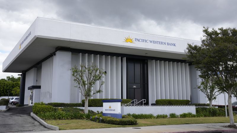 NextImg:This is how the banking crisis ends | CNN Business