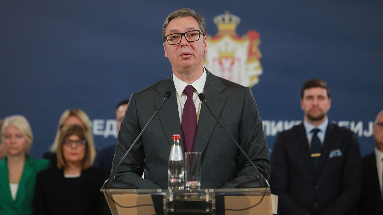 El presidente serbio, Aleksandar Vucic, anuncia cambios en las leyes de armas después de los dos disparos mortales. 