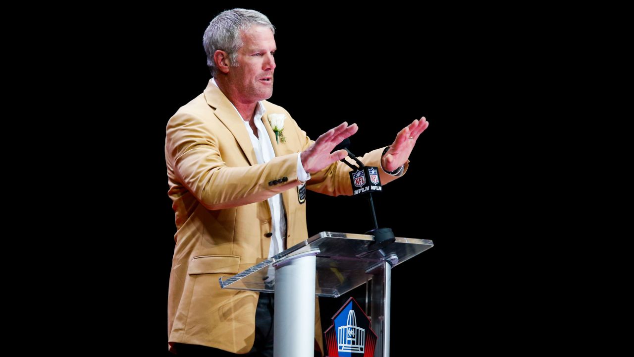 Former NFL quarterback Brett Favre delivers his speech during an induction ceremony at the Pro Football Hall of Fame Saturday, Aug.6, 2016, in Canton, Ohio. 