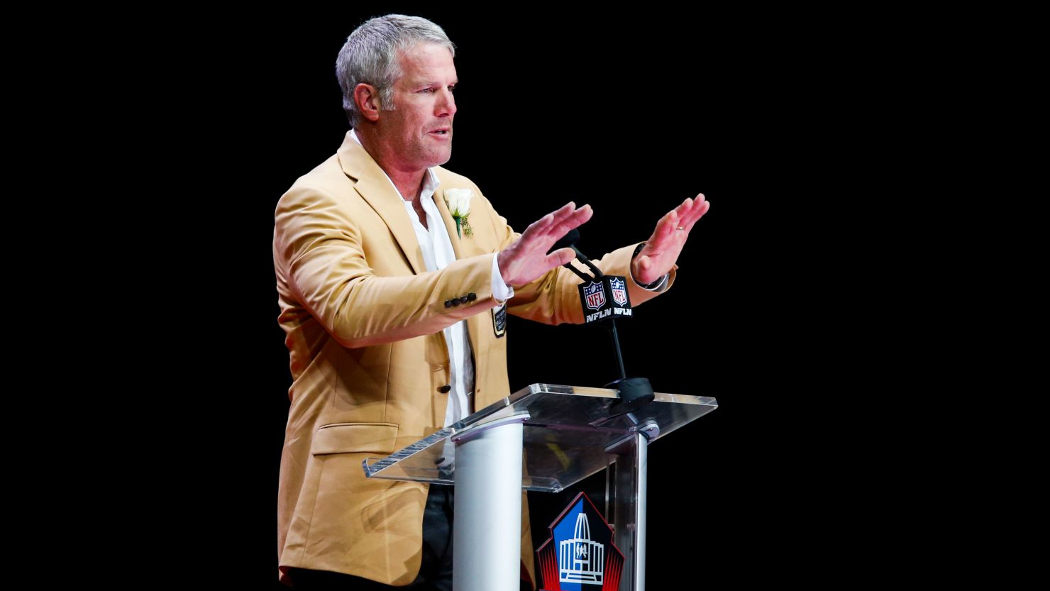 Former NFL quarterback Brett Favre delivers his speech during an induction ceremony at the Pro Football Hall of Fame Saturday, Aug.6, 2016, in Canton, Ohio. 
