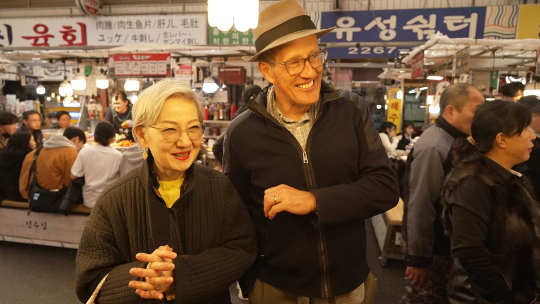 YouTube star Hyunjo Cho offers CNN's Richard Quest tips on how to stay K-cool.