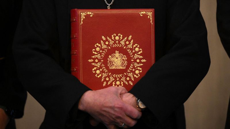 De Church of England verandert de formulering van de openbare proclamatie tijdens de kroning, na de terugslag