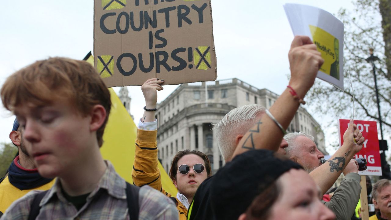 تجمع المتظاهرون في وسط لندن يوم السبت.