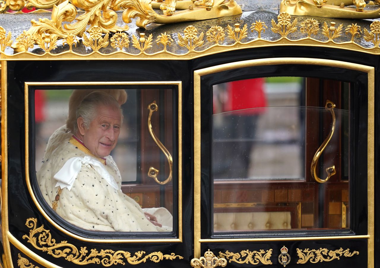 The King and Queen travel in the Diamond Jubilee State Coach as they make their short journey from Buckingham Palace to Westminster Abbey.