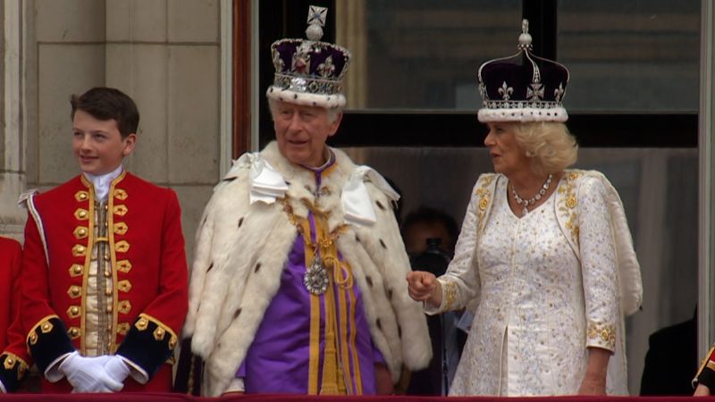 Watch King Charles III make first balcony appearance after coronation | CNN