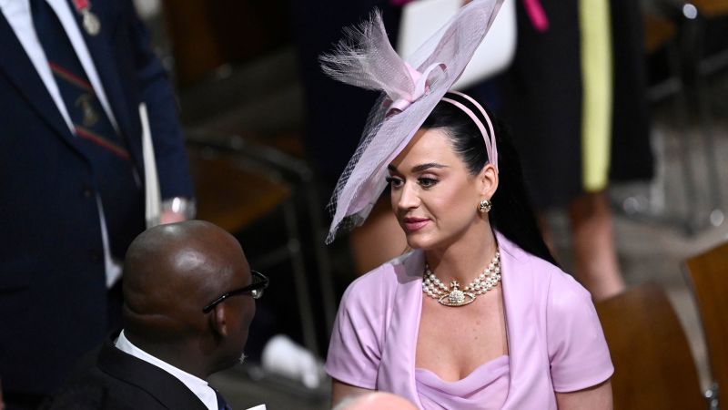 Katy Perry’s struggle to find her seat at King Charles’ coronation goes viral | CNN