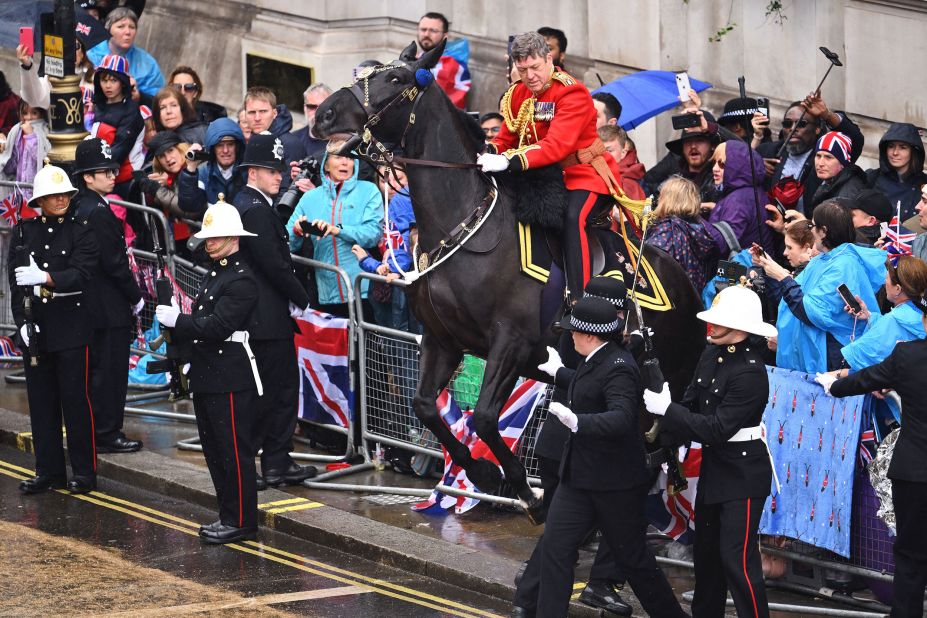 A horse, apparently spooked, rears back into a crowd and <a href="https://twitter.com/PA/status/1654849731342790656" target="_blank" target="_blank">crashes into a barrier</a> during the procession. The animal was quickly brought back under control.