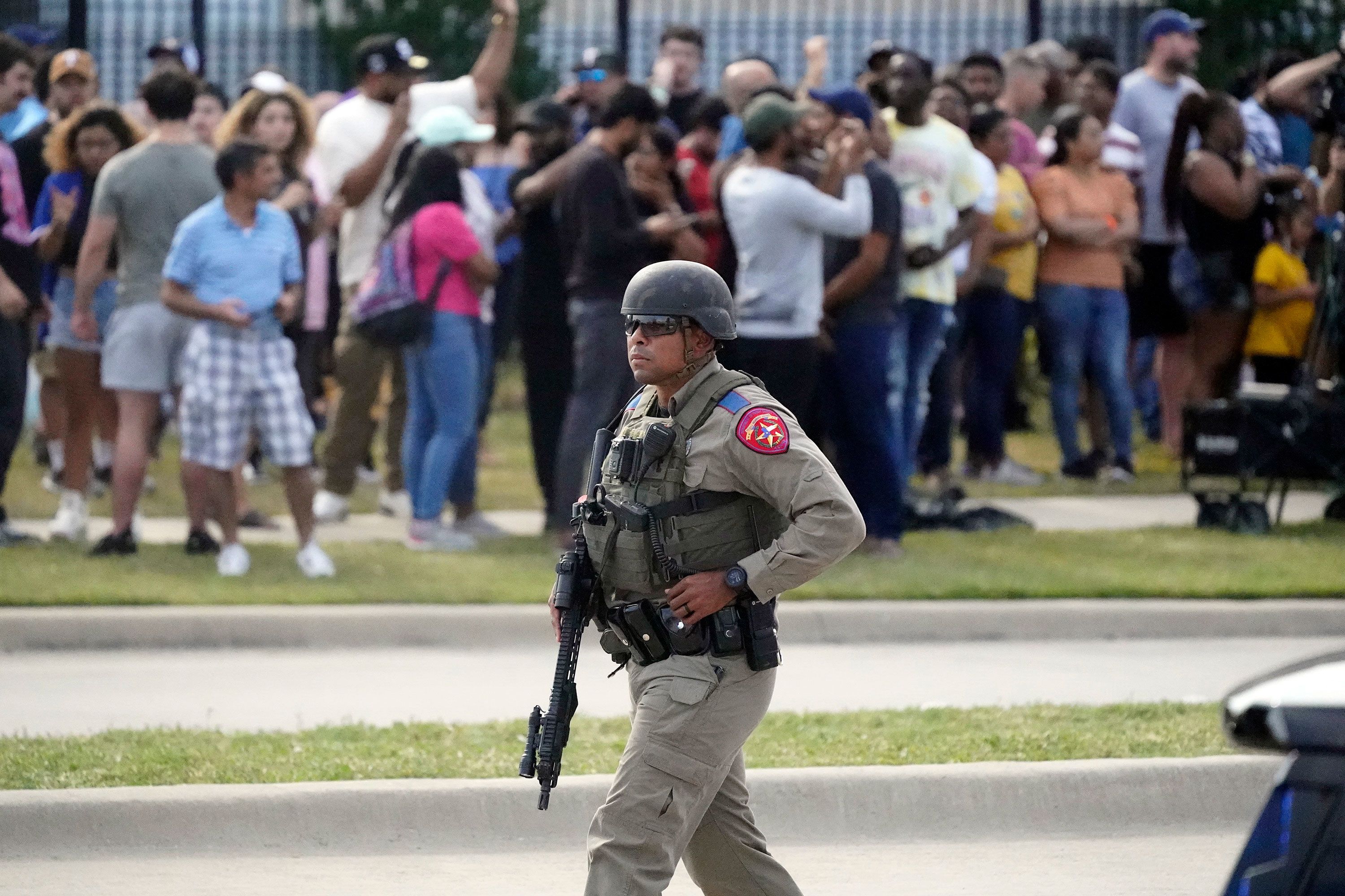 Texas mall shooting: Gunman kills eight people in Allen shopping centre -  BBC News