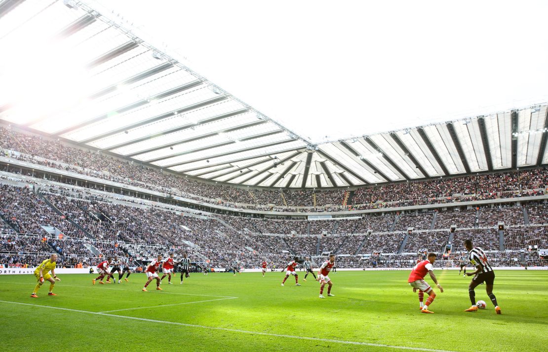 Newcastle's Alexander Isak takes on the Arsenal defense. 