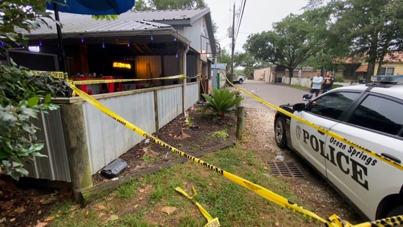 Suspect arrested after 1 killed, 6 injured in Mississippi restaurant shooting