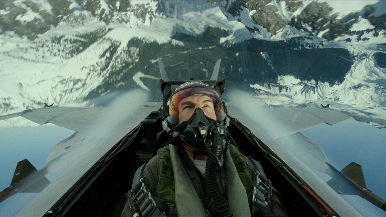 Tom Cruise pilots 'Top Gun: Maverick' plane during MTV Movie & TV ...