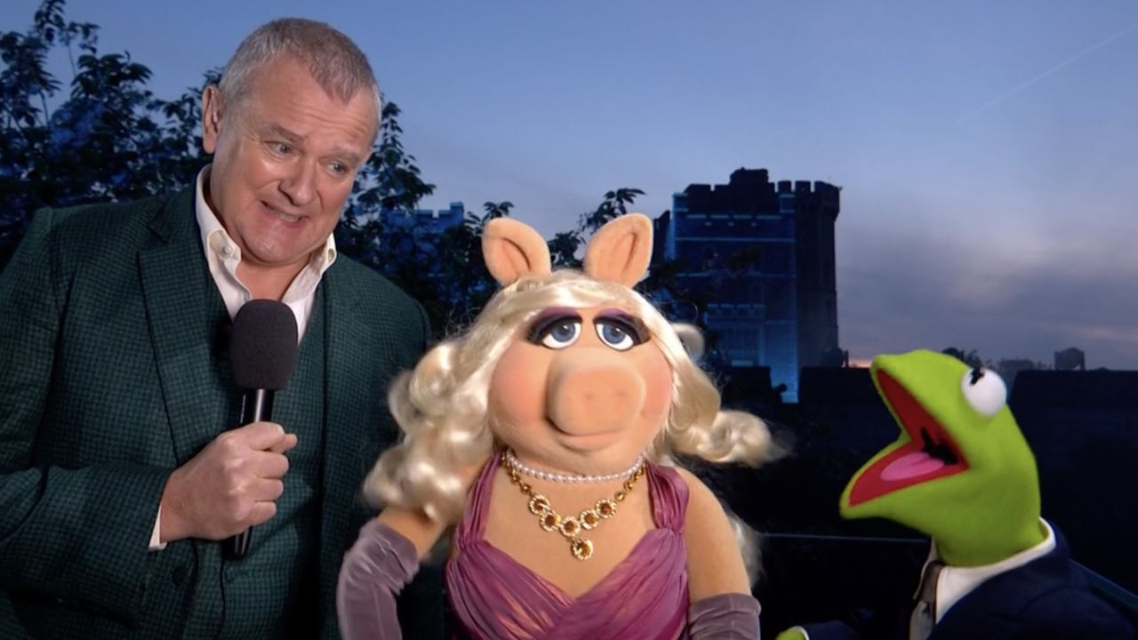 Hugh Bonneville appears in a skit alongside Kermit the Frog and Miss Piggy.
