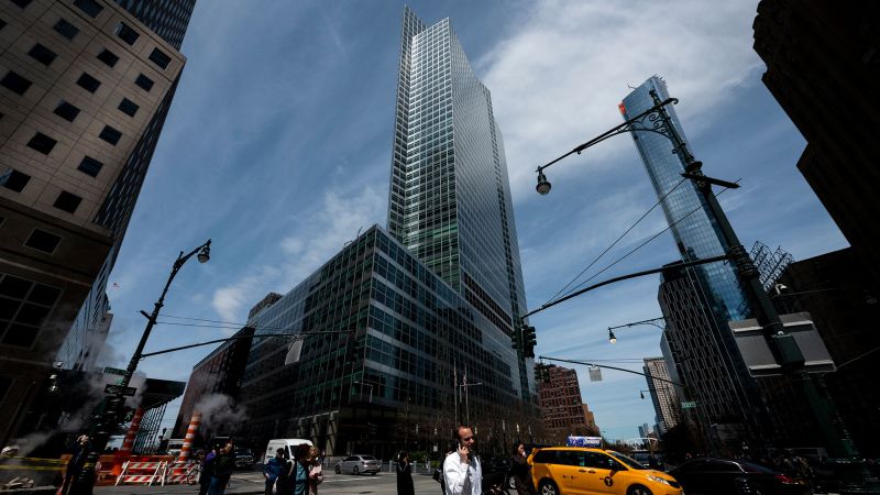 NextImg:Goldman Sachs to pay $215 million to settle discrimination claims from female employees | CNN Business
