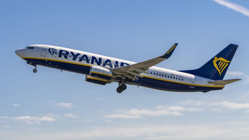 NextImg:Ryanair places its biggest order ever for Boeing aircraft | CNN Business