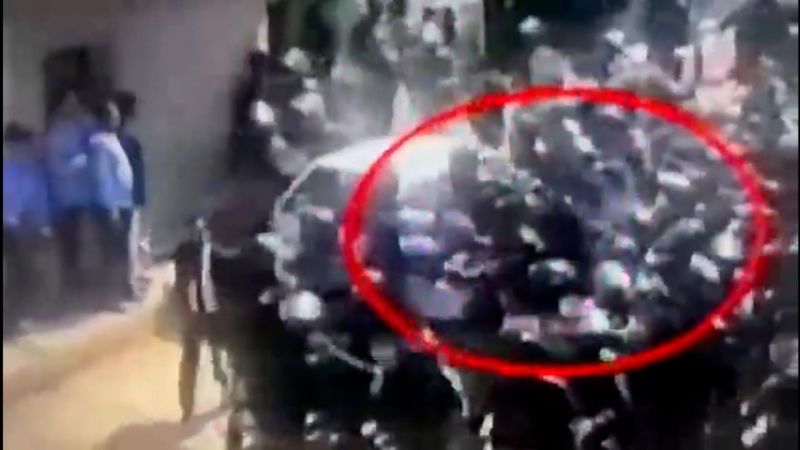 Video: See chaotic moment Imran Khan, ex-PM of Pakistan, is arrested inside courthouse | CNN