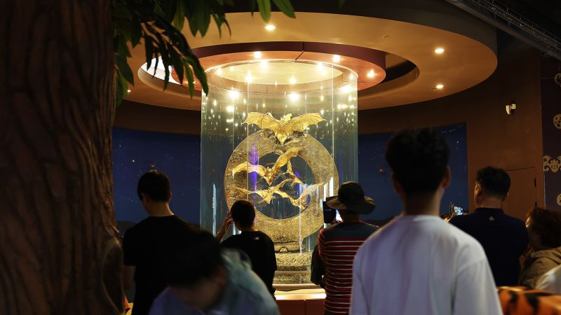 This golden statue was ridiculed when a local government erected it. Then gold prices skyrocketed This golden statue was ridiculed when a local government erected it. Then gold prices skyrocketed