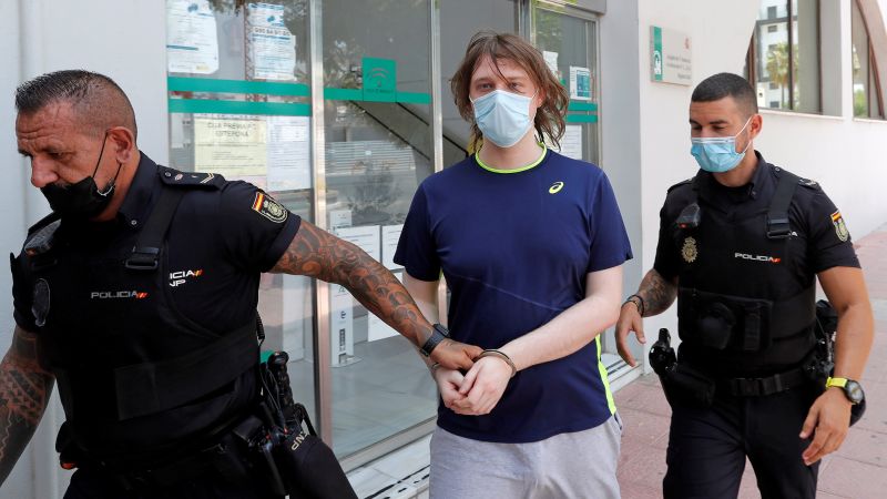 NextImg:UK citizen extradited to US pleads guilty to 2020 Twitter hack | CNN Business