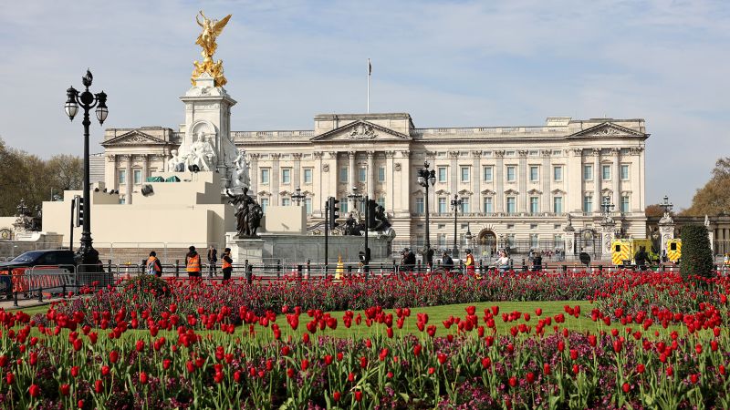 NextImg:Does British tourism really need the royal family? | CNN