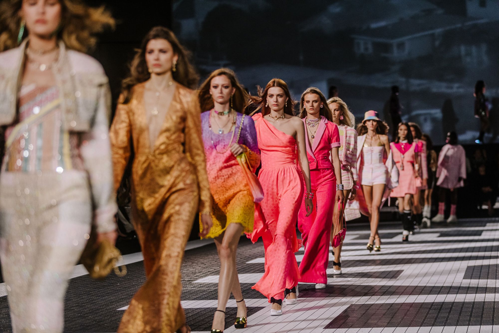 01 chanel cruise 2023 show los angeles finale