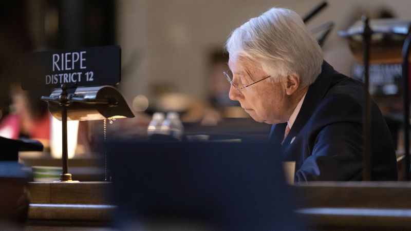 NextImg:Nebraska lawmaker tries to rekindle effort to further restrict abortion | CNN Politics