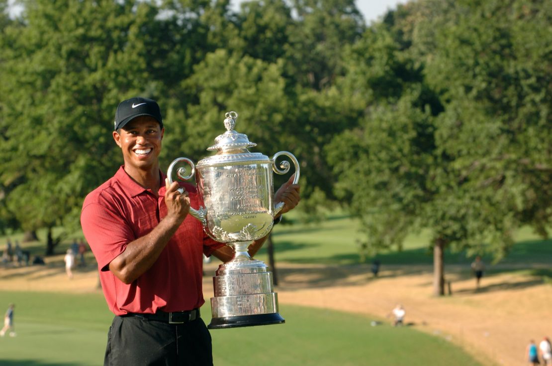 Woods celebrates his fourth PGA Championship victory in 2007.
