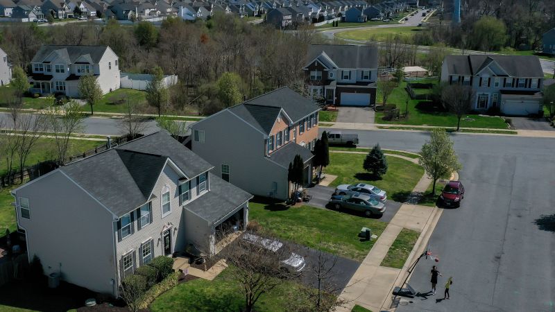 NextImg:Mortgage rates tick down for the second week in a row | CNN Business