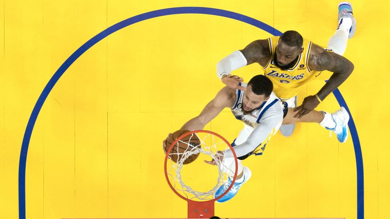NextImg:Golden State Warriors keep season alive with Game 5 win over Los Angeles Lakers | CNN