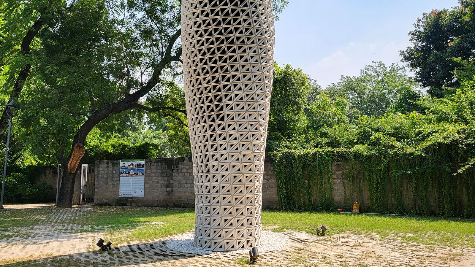 A prototype of the Verto air filtration tower was installed in New Delhi’s Sunder Nursery park.