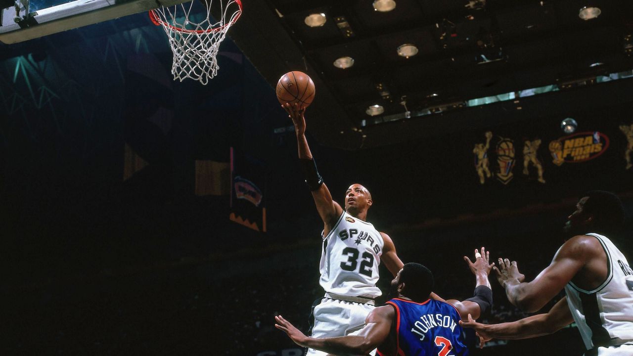 Sean Elliott #32 of the San Antonio Spurs shoots against Larry Johnson #2 of the New York Knicks during Game One of the 1999 NBA Finals played on June 16, 1999 at the Alamodome in San Antonio, Texas.